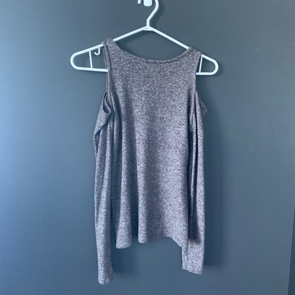 Shoulder slit top - Picture 3 of 3